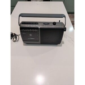 Vintage GE AM/FM Radio Cassette Recorder Portable Model 3-5264A  Radio Works